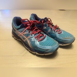ASICS women’s running shoe size 7